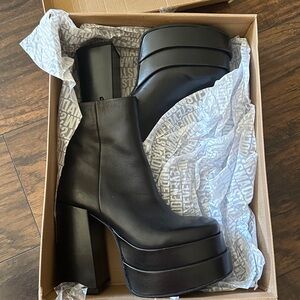 Steve Madden Cobra Boots